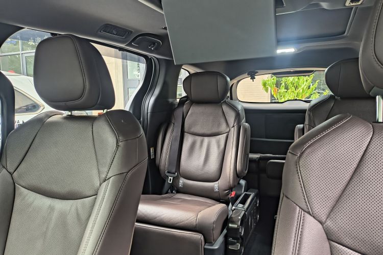 丰田 赛那SIENNA 2021款 2.5L混动 铂金版中控内饰7005