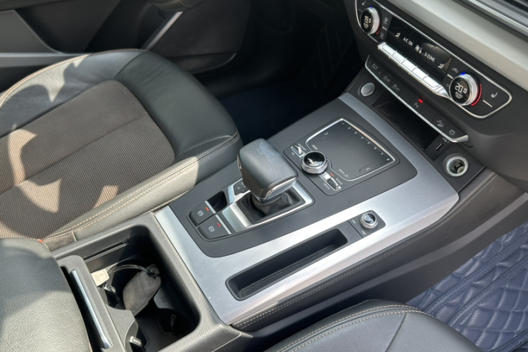 奥迪Q5L 2018款 40 TFSI 荣享时尚型 国V中控内饰7003