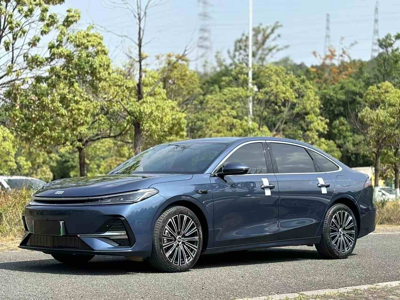 吉利银河 银河A7 2025款 EM-i 150km 星舰版(2)