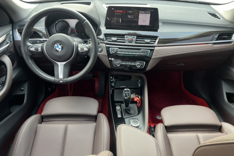 宝马X1 2020款 xDrive25Li 尊享型中控内饰7011