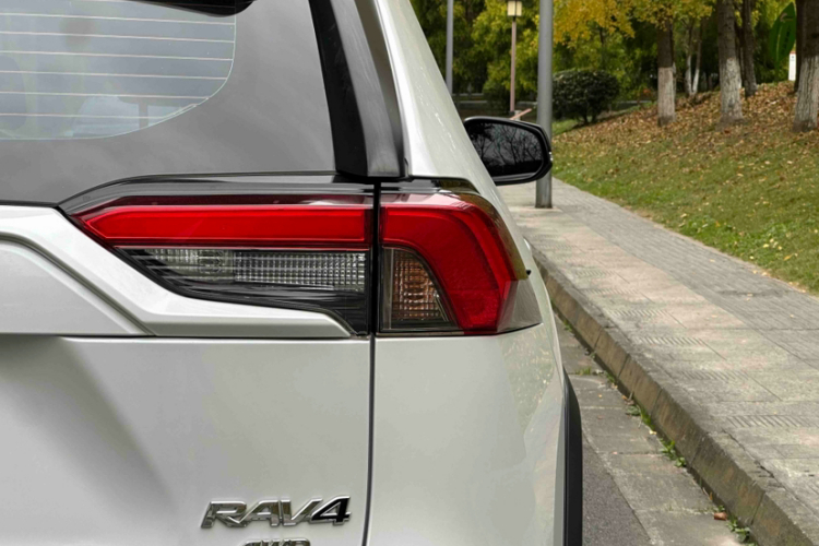 丰田 RAV4荣放 2023款 2.0L CVT四驱探险Plus版车身外观6007