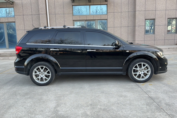 道奇 酷威 2015款 2.0TD 四驱尊尚版车身外观6004