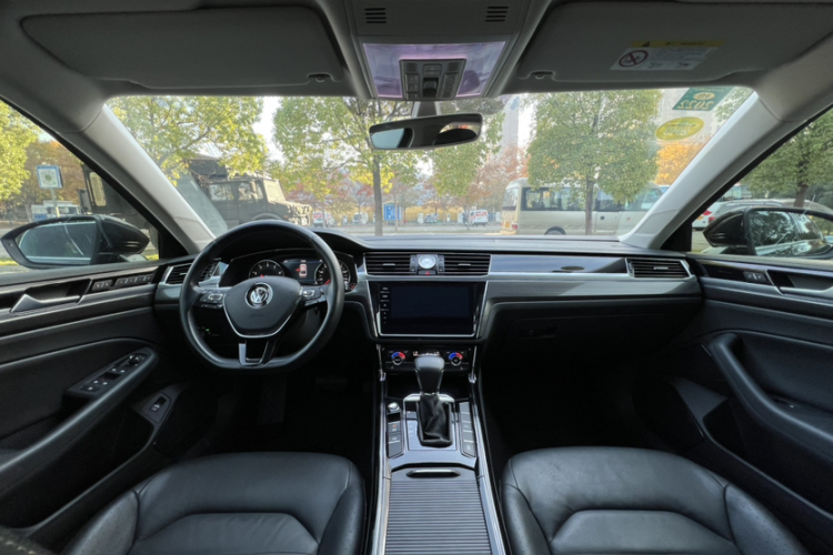 大众 辉昂 2018款 改款 380TSI 两驱商务版中控内饰7006
