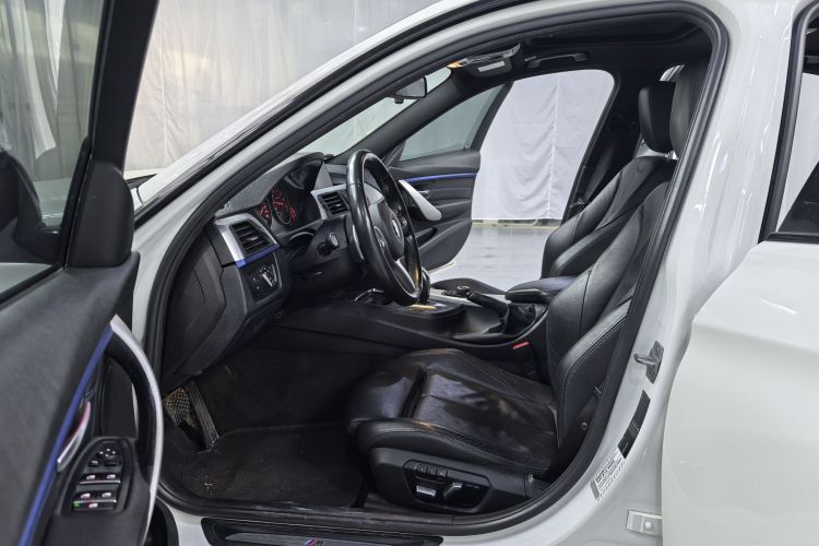 宝马3系 2019款 320i M运动套装中控内饰7003