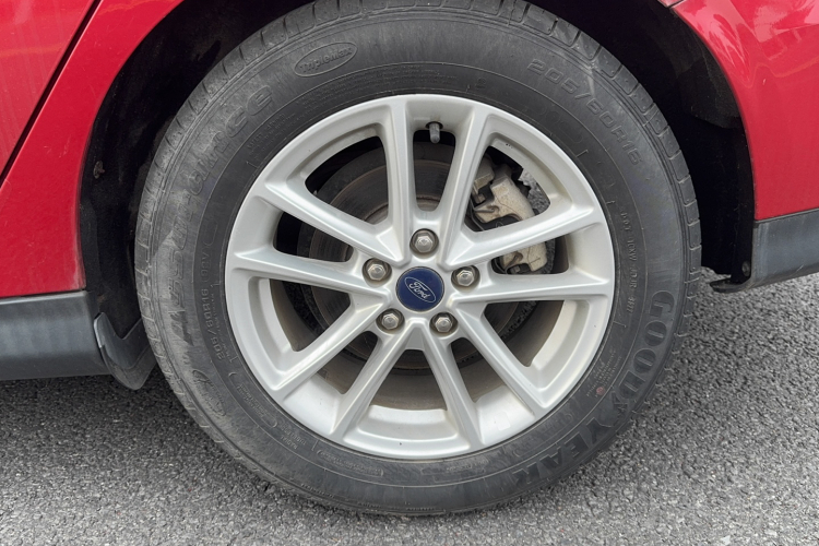 福特 福克斯 2017款 三厢 1.6L 自动风尚型智行版车身外观6007