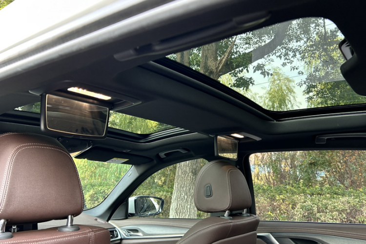 宝马5系 2022款 改款 530Li xDrive M运动套装中控内饰7009