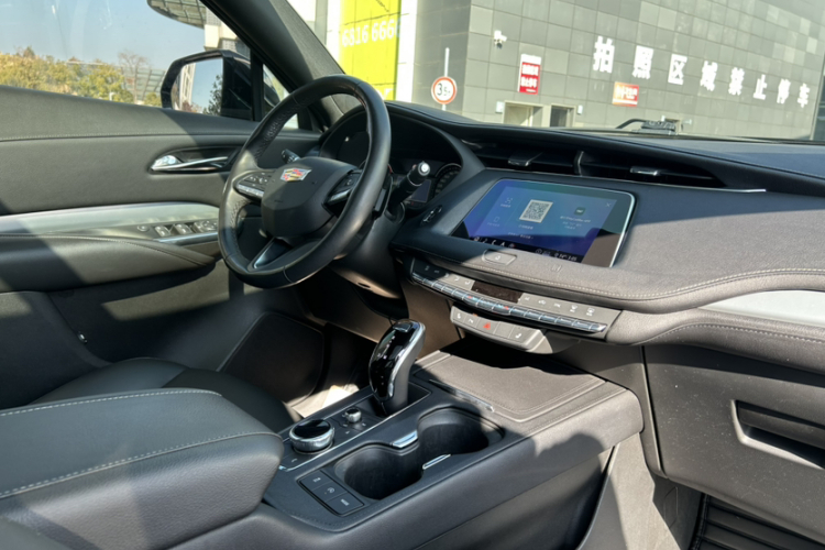 凯迪拉克XT4 2020款 28T 两驱领先型中控内饰7001
