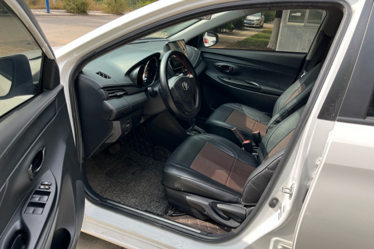 丰田 YARiS L 致享 2020款 1.5L CVT领先版中控内饰7006