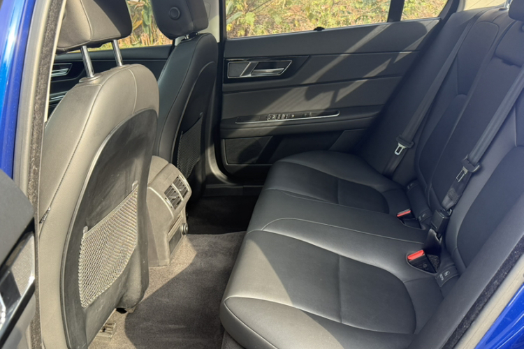 捷豹XEL 2018款 2.0T 200PS 精英版中控内饰7006