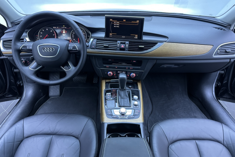 奥迪A6L 2018款 30周年年型 30 FSI 风尚型中控内饰7004