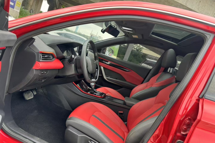 东风风神 奕炫 2021款 230T 自动追影骑士版中控内饰7002