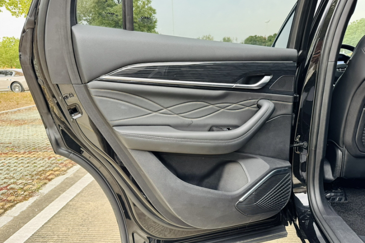 吉利汽车 星越L 2024款 2.0TD DCT EVO两驱长风版中控内饰7006