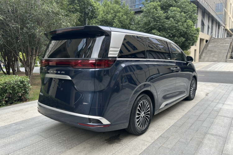 腾势D9 2022款 DM-i 1040 尊贵型车身外观6007