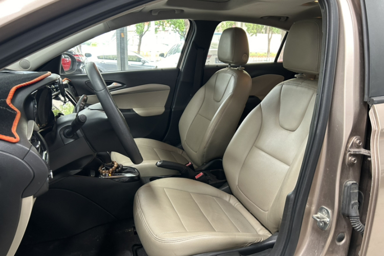 别克 凯越 2018款 15N CVT精英型局部细节19