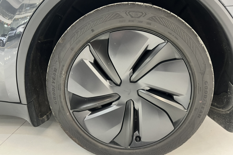 特斯拉 Model Y 2025款 后轮驱动版局部细节9005