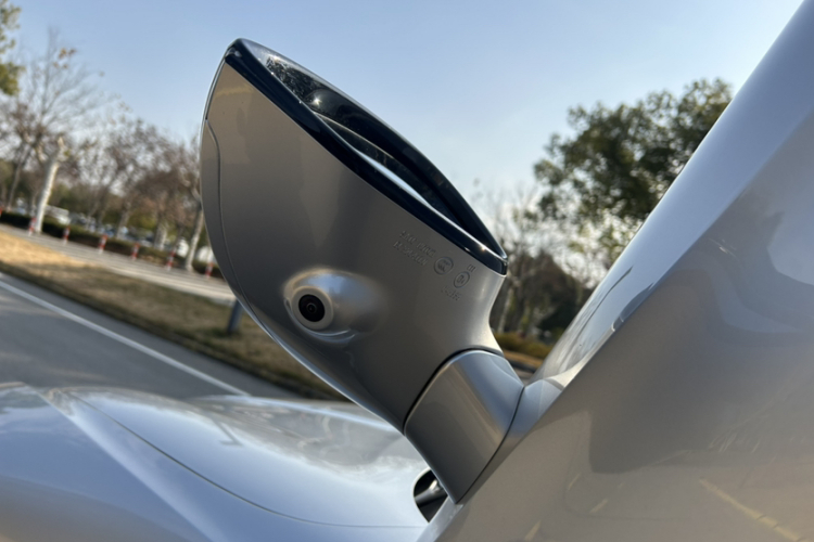 名爵 MG Cyberster 2024款 520km 传奇四驱版中控内饰7007