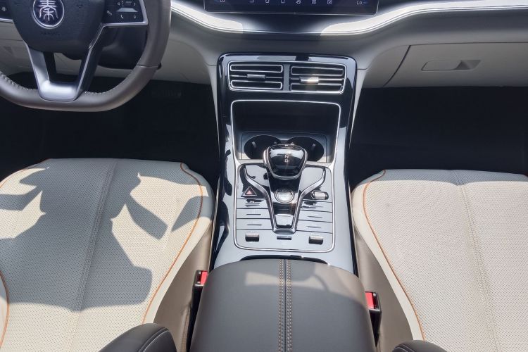 比亚迪 秦PLUS 2023款  冠军版 DM-i 120KM超越型中控内饰7005