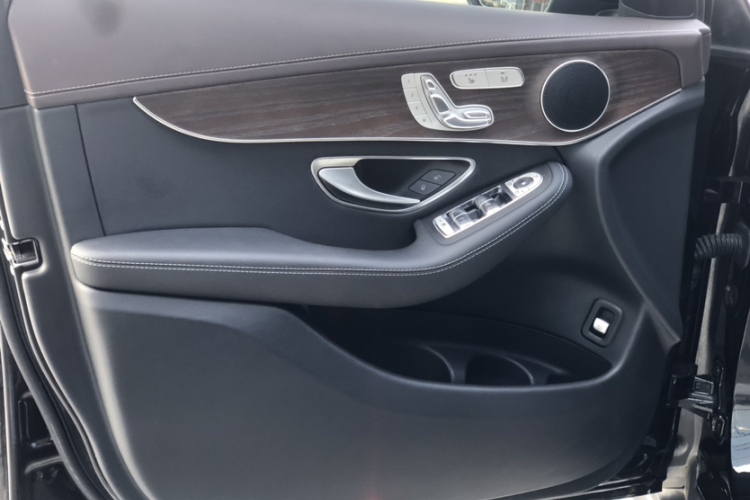 奔驰GLC 2022款 改款二 GLC 260 L 4MATIC 豪华型中控内饰7007