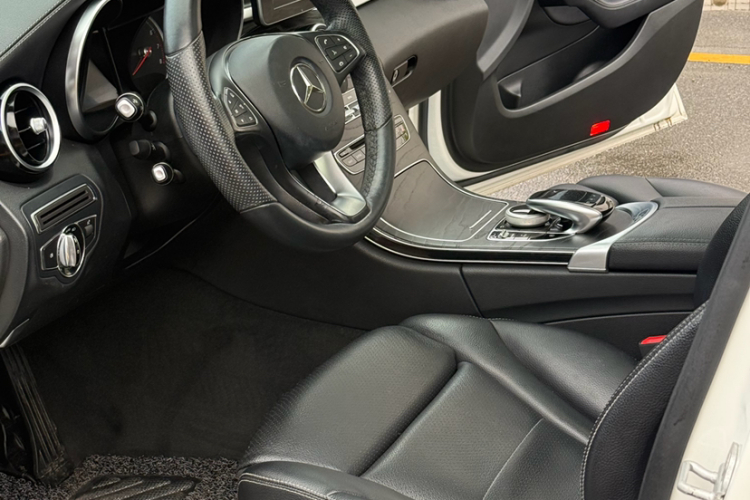 奔驰C级 2015款 C 200 L 4MATIC 运动版中控内饰7003