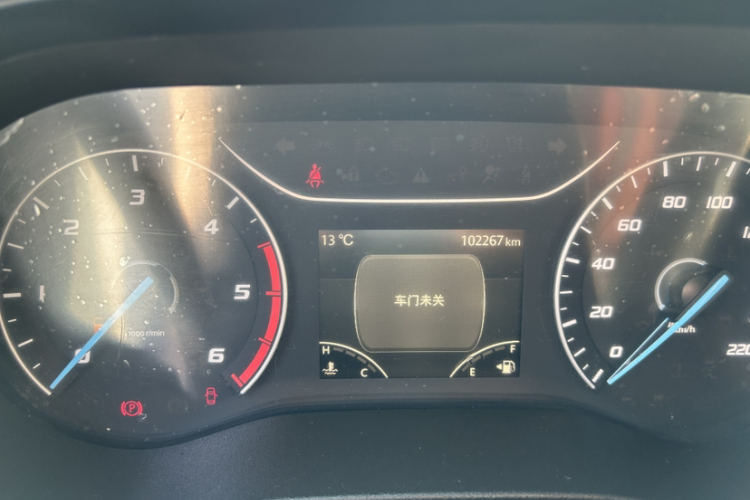 江铃福顺 2023款 2.0T 手动中轴中顶商务型9座 （非营运）中控内饰15