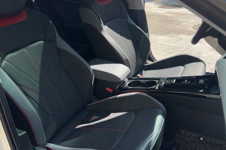 大众 2022款 凌渡L 280TSI DSG炫辣版中控内饰7010