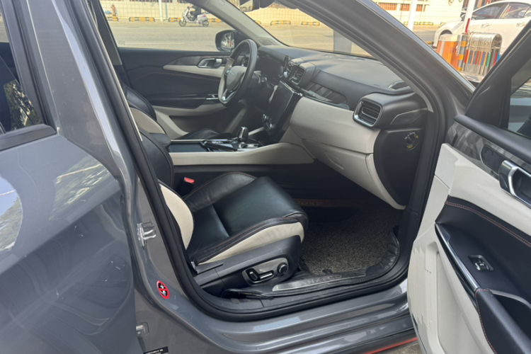 领克02 2018款 1.5T DCT两驱耀Pro版 国V中控内饰7003