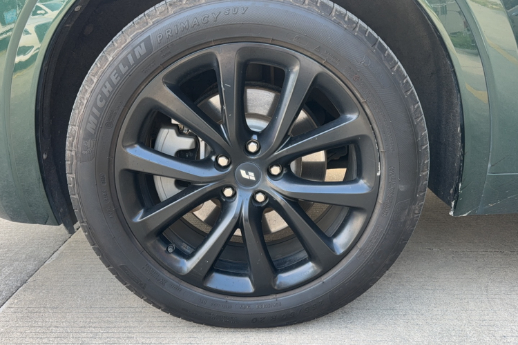 理想汽车 理想ONE 2021款 增程6座版车身外观6008