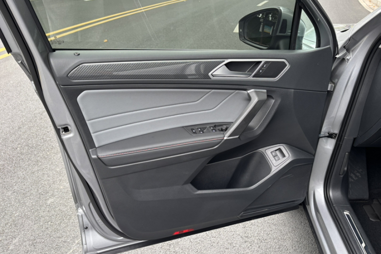 大众 途观L新能源 2023款 430PHEV 插电混动旗舰版中控内饰7012