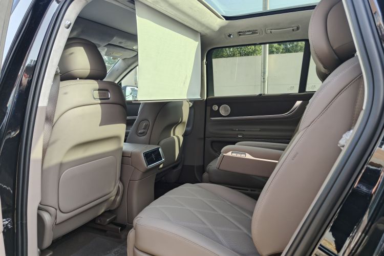 鸿蒙智行 问界M9 2025款 增程 Ultra版 52kWh 6座版中控内饰7004