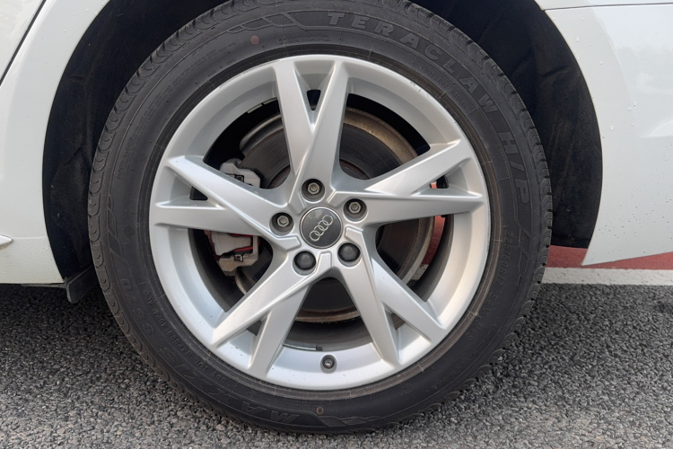 奥迪A4L 2018款 30周年年型 40 TFSI 进取型车身外观6007