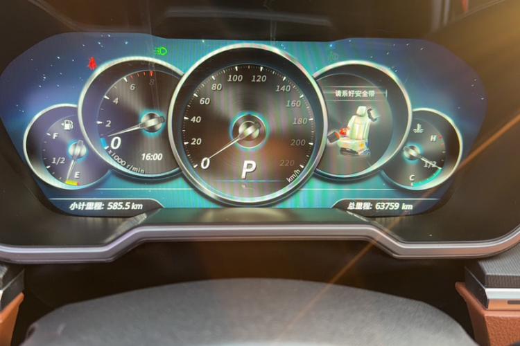 众泰T700 2017款 1.8T 双离合尊贵型贺岁版中控内饰15
