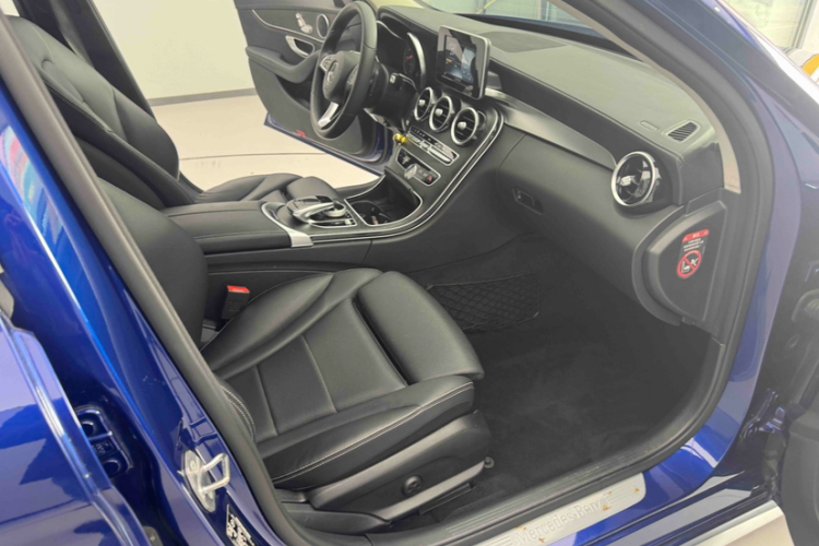 奔驰C级 2017款 C 180 L 运动版局部细节41