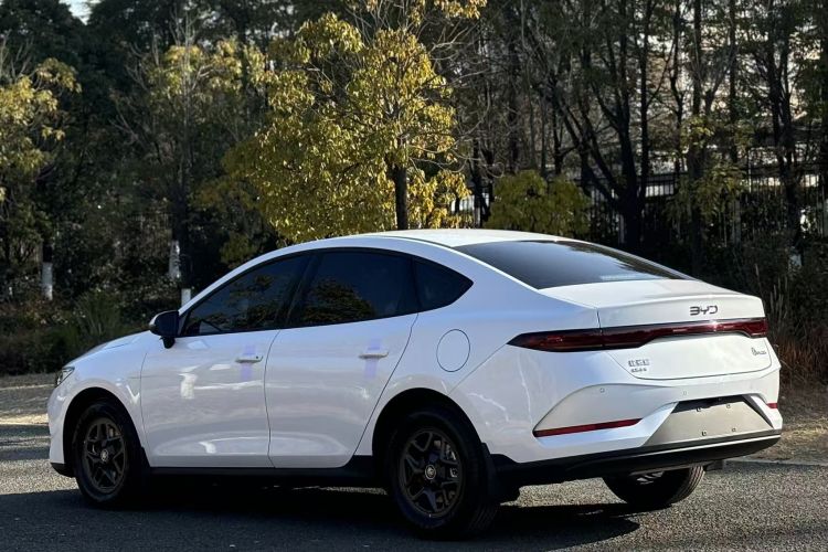 比亚迪 秦PLUS 2025款 DM-i 智驾版 55KM领先型车身外观6006