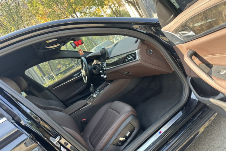 宝马5系 2020款 525Li M运动套装中控内饰7007