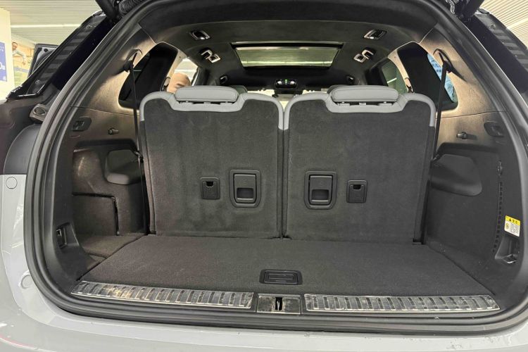 蔚来ES8 2020款 580KM 签名版 六座版中控内饰7012