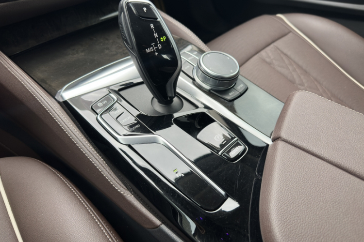 宝马5系 2022款 525Li 豪华套装中控内饰7004