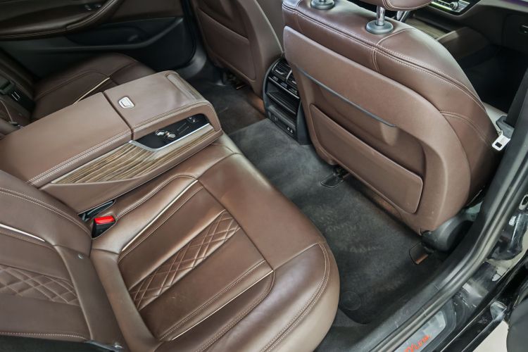 宝马5系 2020款 530Li 领先型 豪华套装中控内饰7012