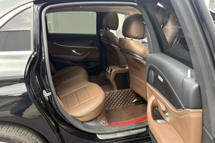 奔驰E级 2020款 改款 E 300 L 运动时尚型中控内饰7004