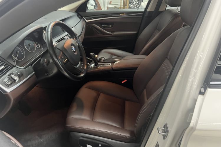 宝马5系 2014款 525Li 豪华设计套装中控内饰7002