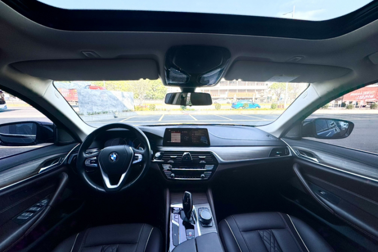 宝马5系 2019款 530Li 领先型 豪华套装中控内饰7006