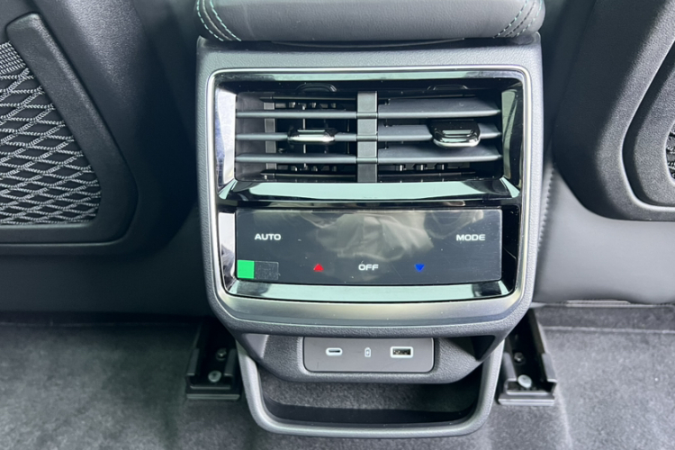 吉利汽车 星越L 2025款 东方曜 2.0TD 自动揽星版局部细节9005