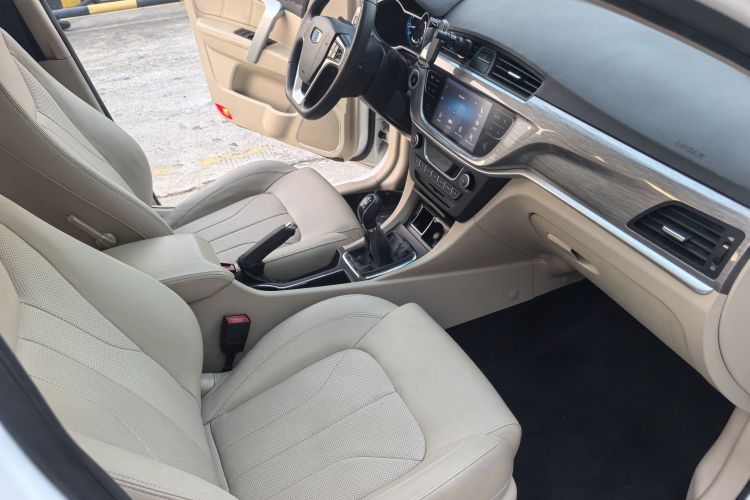 吉利汽车 帝豪 2017款 三厢百万款 1.5L 手动豪华型中控内饰7008