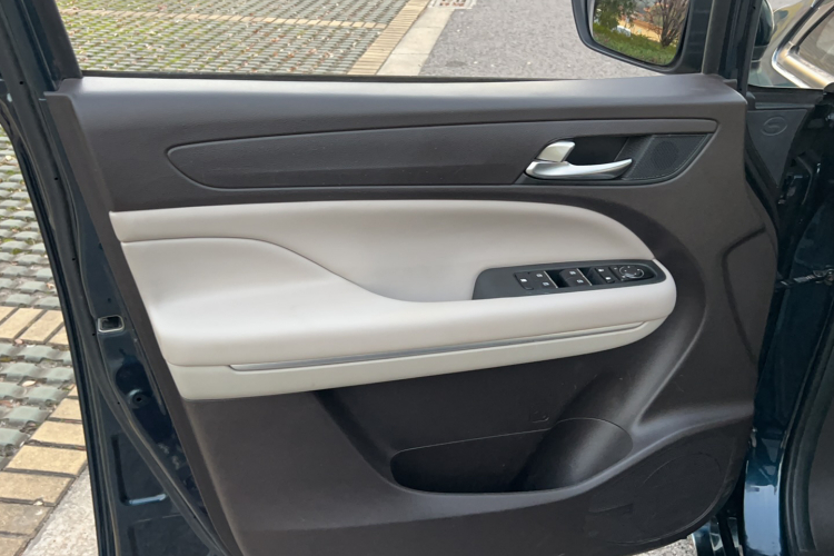 广汽传祺 传祺M6 2019款 270T DCT精英版（七座）国VI中控内饰7002