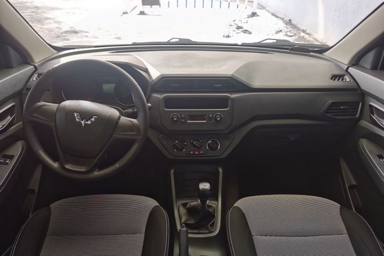 五菱汽车 五菱宏光 2019款 1.5L S基本型国VI LAR中控内饰7002