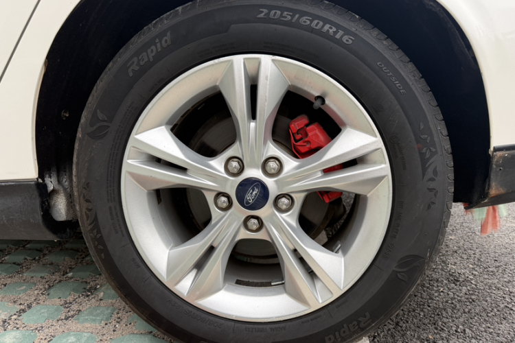 福特 福克斯 2015款 两厢 1.6L 自动舒适型车身外观6001