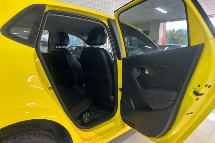 大众 Polo 2016款 1.4L 手动风尚型中控内饰7006