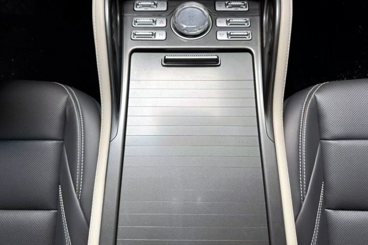 林肯 航海家 2023款 2.0T 四驱尊享版中控内饰7004