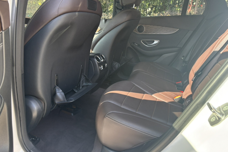 奔驰GLC 2018款 GLC 300 4MATIC 动感型中控内饰7002