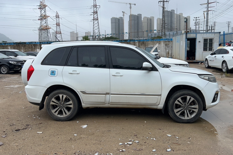 奇瑞 瑞虎3 2015款 1.6L CVT智尚纪念版车身外观6002