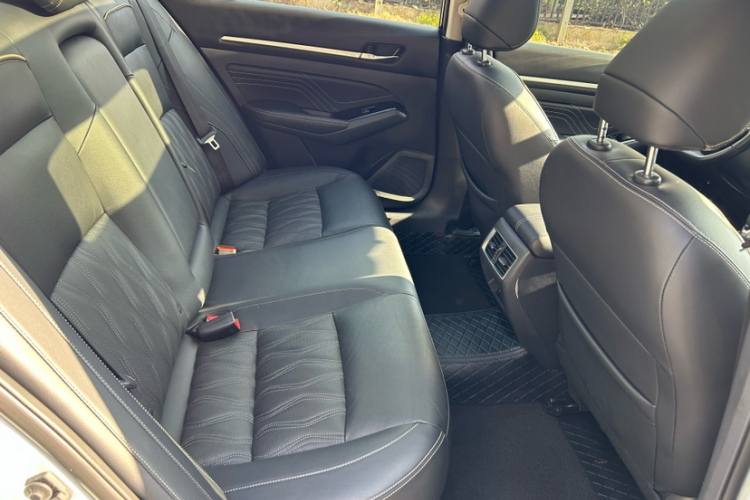 日产 天籁 2022款 2.0T XL 进享版中控内饰7012